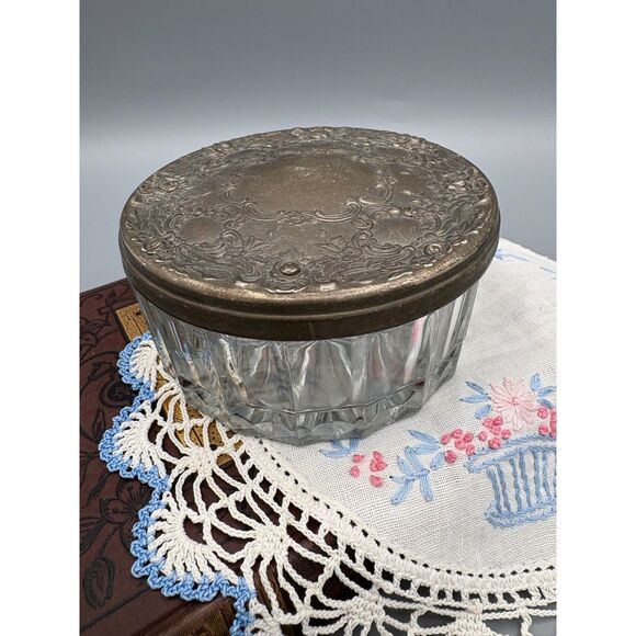 Vintage Silver Plated Vanity Dish with Lid Trinket - Picture 1 of 4